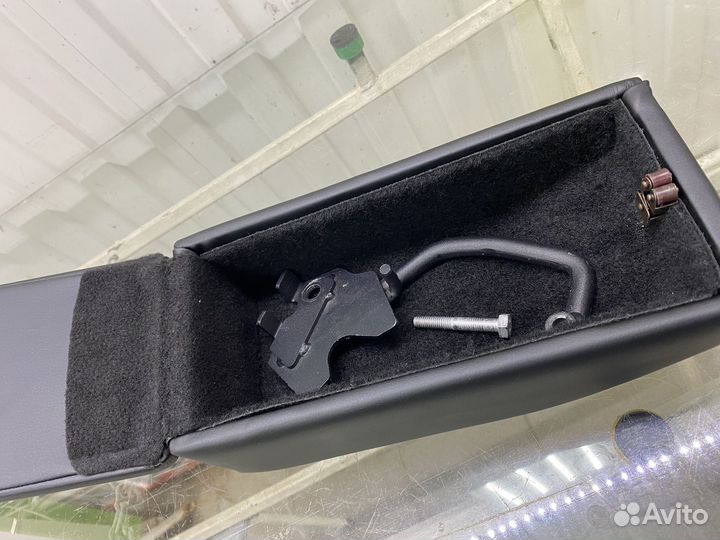 Подлокотник на hyundai accent тагаз