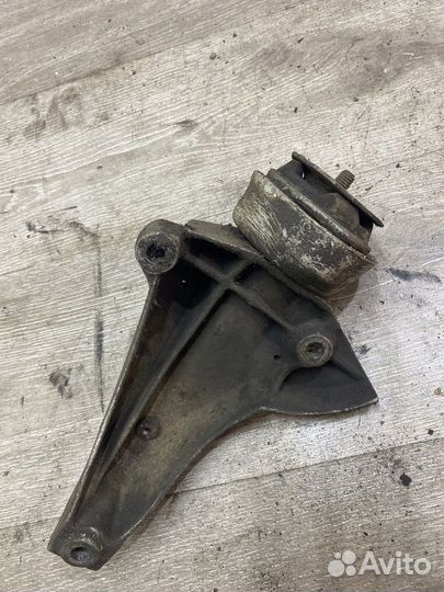 Кронштейн кпп Audi A6