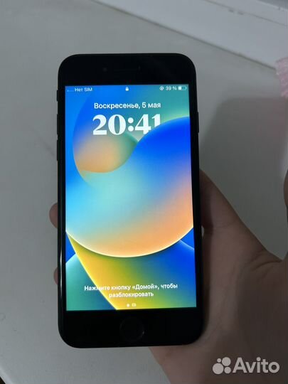 iPhone SE, 64 ГБ