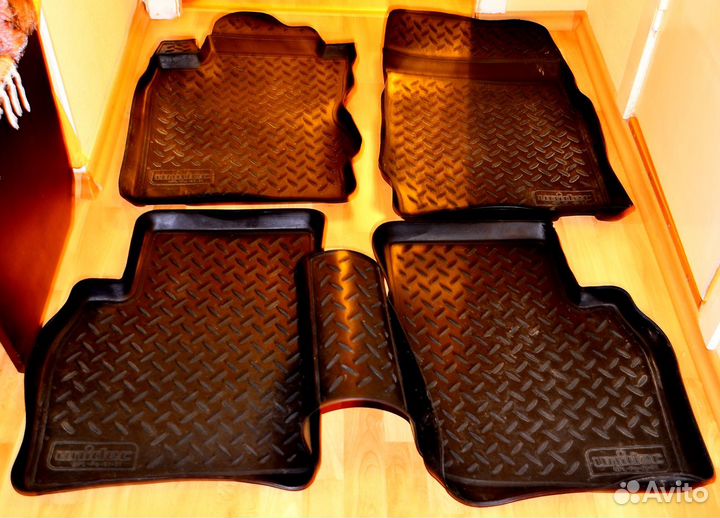 Коврики резиновые в салон автомобиля