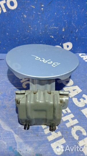 Лючок бензобака Toyota Verso минивен 2ZR-FE 2009