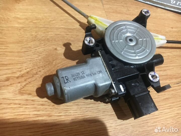 Стеклоподъемник электр.задний правый Subaru Legacy