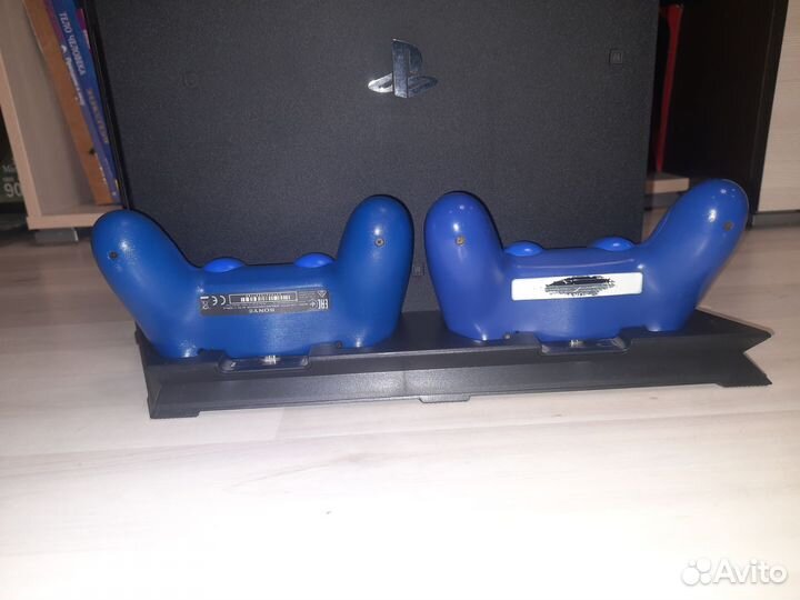 Консоль Sony PlayStation 4 Pro с подставкой