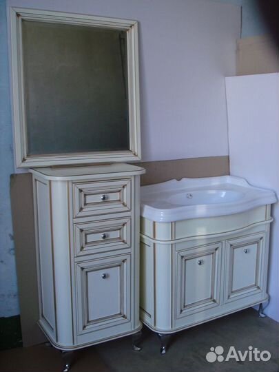Комплект мебели для ванной комнаты