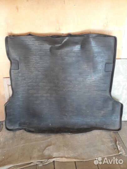 Коврик резиновый в багажник