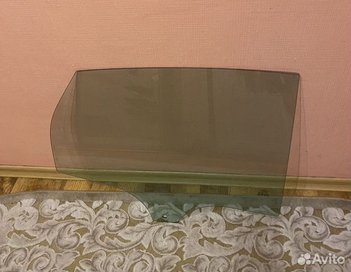 Заднее правое боковое стекло на ford focus 3