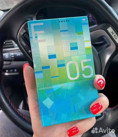 Molecule Escentric 05