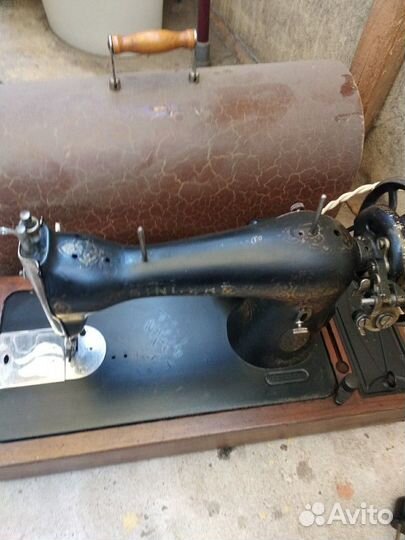 Старинная швейная машина сингер