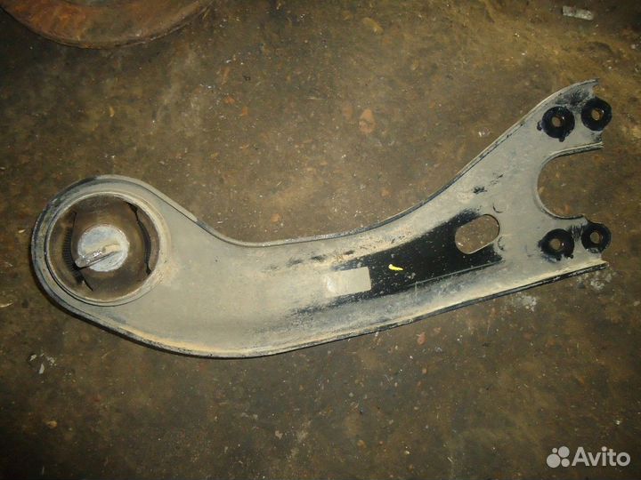 Рычаг подвески задний левый продольный
