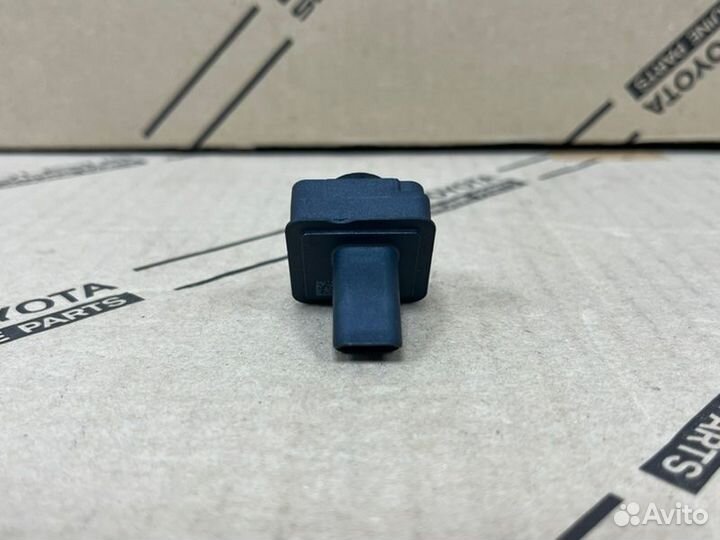 Камера заднего вида Peugeot 3008 2