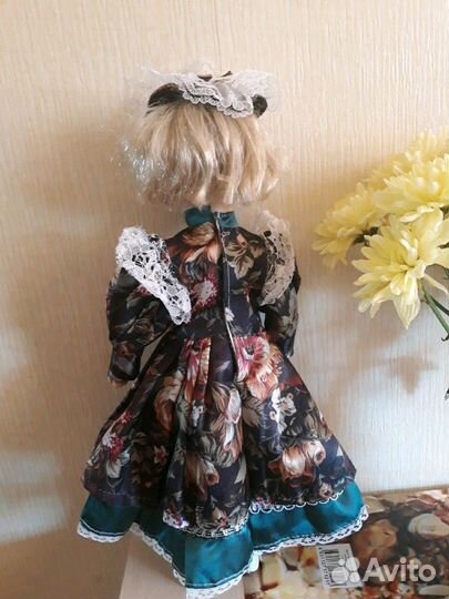 Кукла фарфор
