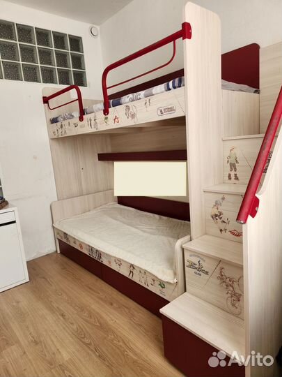 Двухъярусная кровать