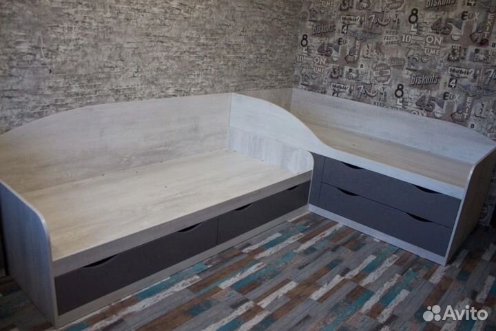 Рабочая зона у окна