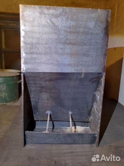 Бункерная кормушка для поросят