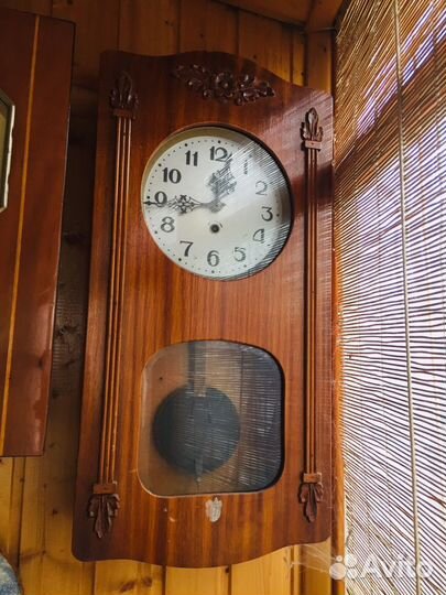 Двое настенных часов с боем (очз Янтарь)