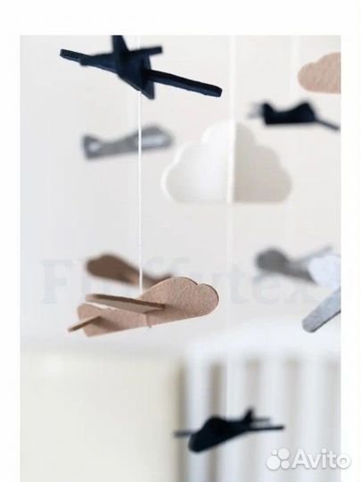 Детский мобиль в кроватку из фетра