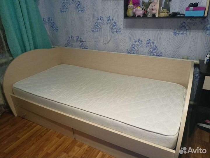 Кровать с матрасом бу
