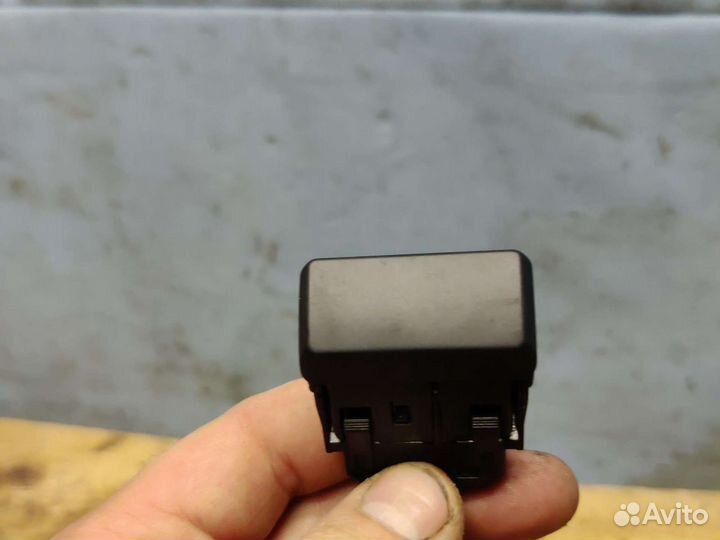 Кнопка открывания бардачка BMW X5 E70