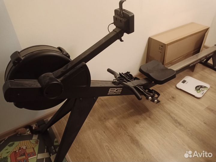 Гребной тренажер Bronze Gym RW1000M Pro