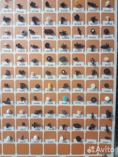 Клипсы, пистоны, крепеж автомобильный