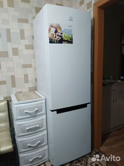 Холодильник indesit 2м