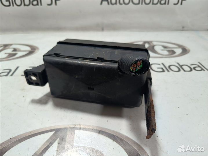 Блок предохранителей под капот Toyota Land Cruiser