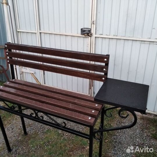 Лавка со столиком