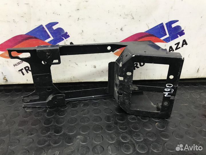 Кронштейн центральной накладки салона кабины