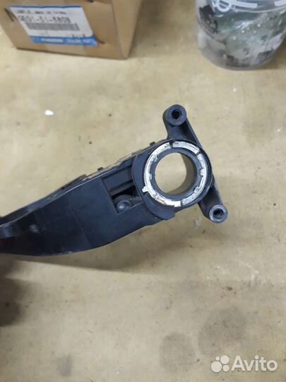 Мазда 3 корпус моторчика зеркала 13-19