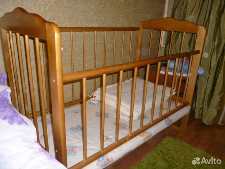 Кроватка с матрасом и мягкимим бортиками