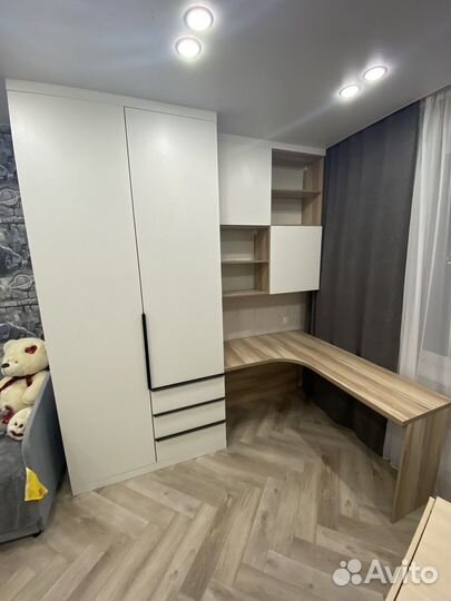 Зеркальный шкаф