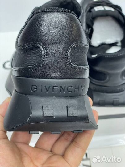 Кроссовки женские givenchy