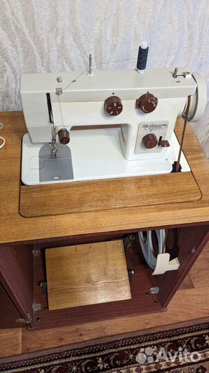 Швейная машинка чайка 143