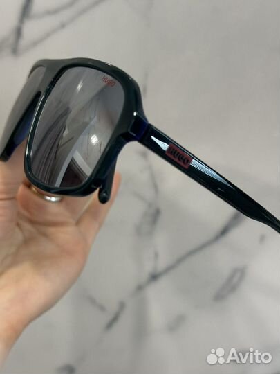 Солнцезащитные очки Hugo Boss