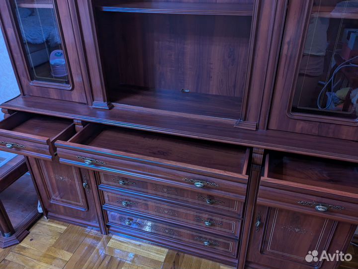 Стенка в гостиную тумба журнальный столик