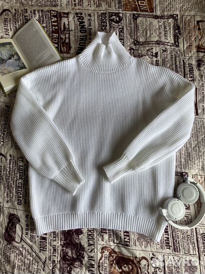 Свитер белый оверсайз