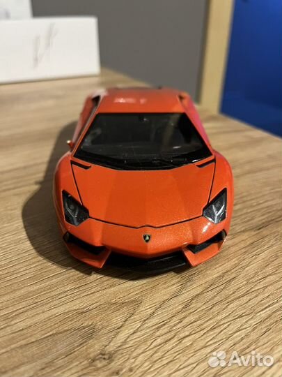 Коллекционая машинка ламборгини aventador