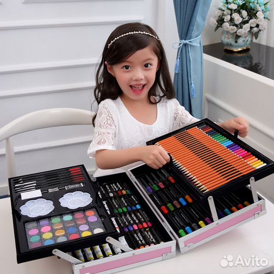 Художественный набор с мольбертом в чемоданчике