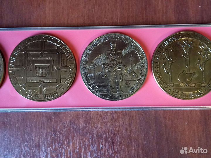 Настольная памятная медаль