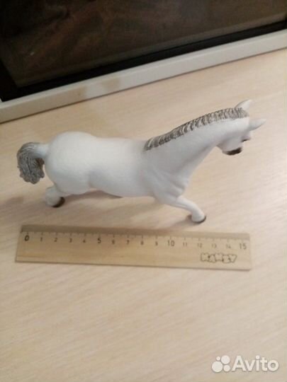 Статуэтка Сувенир рельефная лошадка белоснежная