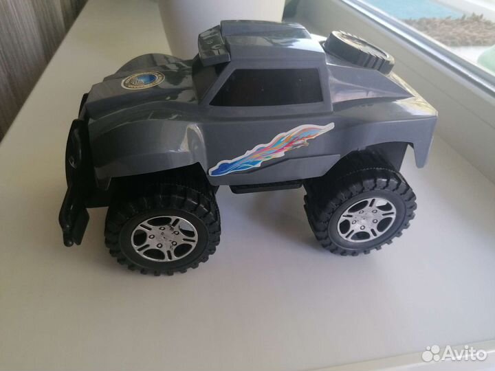 Машинка внедорожник