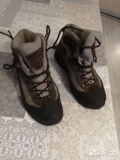 Трекинговые ботинки