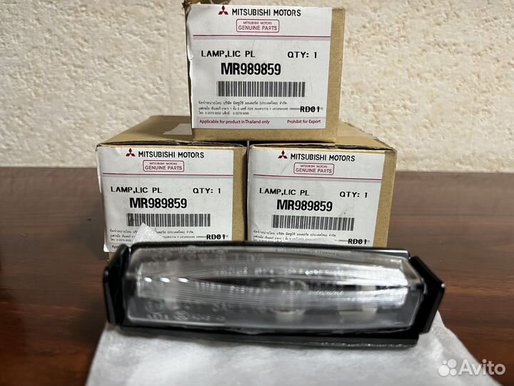 Плафон подсветки номера Mitsubishi Grandis