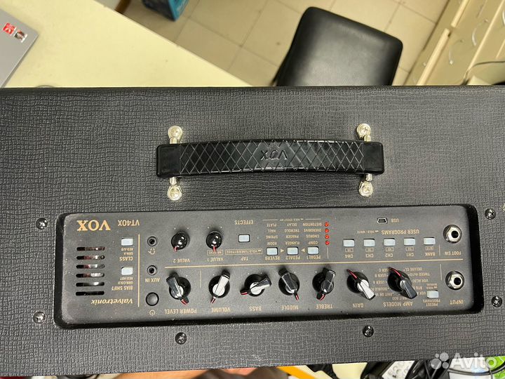 Комбоусилитель для гитар VOX VT40X (центр)