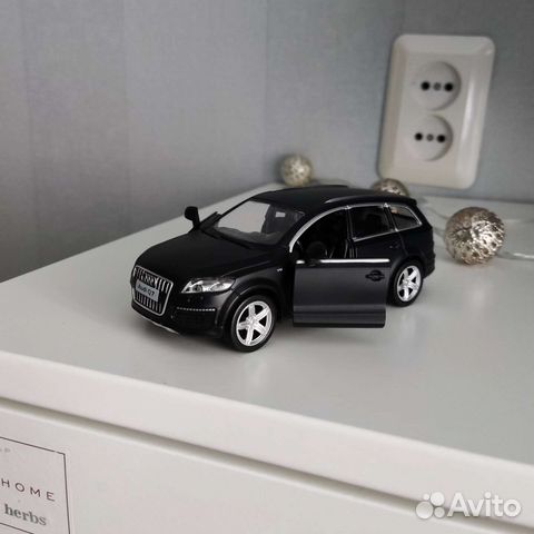 Модель машины. Audi Q7 V12. 1:36