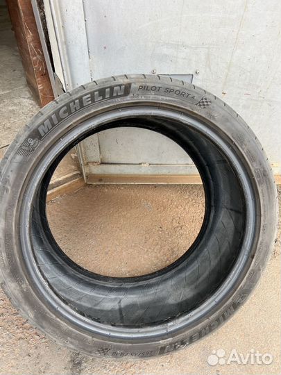 Michelin Pilot Sport 4 245/40 R18 и 265/35 R18