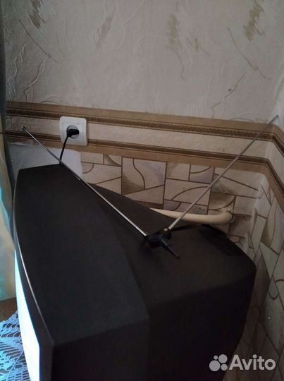 Телевизор мб.диагональ 37