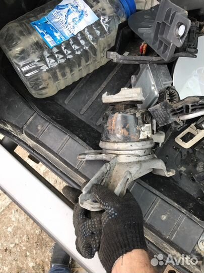 Подушка двигателя Рендж Ровер Эвок