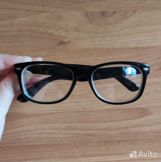 Очки для зрения: –4,5