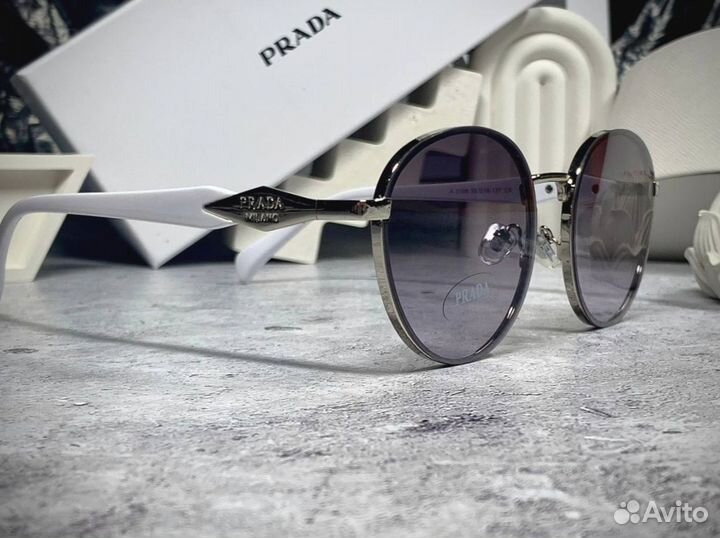 Очки Prada белые